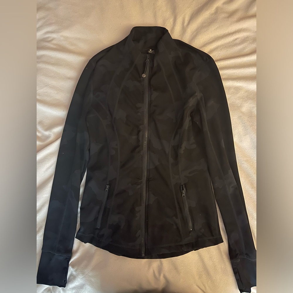 Women’s, Black Camo, Yogalicious Athletic Zip-up Jacket. Size: Small.
